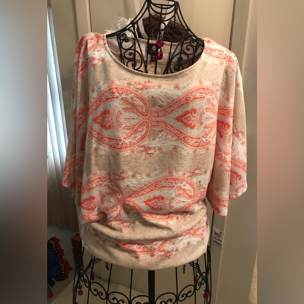 JM collection beautiful top with camisole attached..Dolmen sleeves XXL